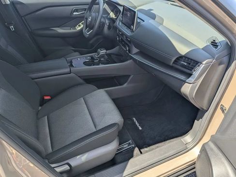 Certified 2024 Nissan Rogue SV FWD image 12