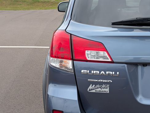 Used 2014 Subaru Outback 2.5i Premium w/ Moonroof Package AWD/4WD image 17