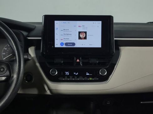 Used 2025 Toyota Corolla LE image 30