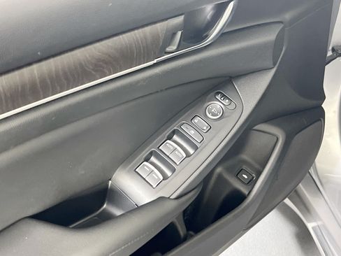 Used 2021 Honda Accord EX image 17