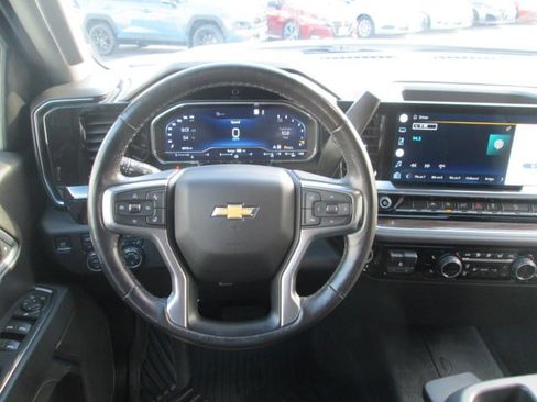 Used 2022 Chevrolet Silverado 1500 LT w/ Z71 Off-Road Package AWD/4WD image 14