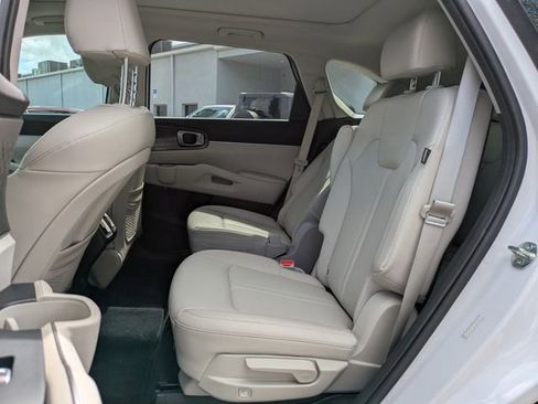 Used 2024 Kia Sorento EX w/ Panoramic Sunroof Package FWD image 16