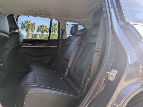 Used 2023 Jeep Grand Cherokee Limited w/ Luxury Tech Group II image 14