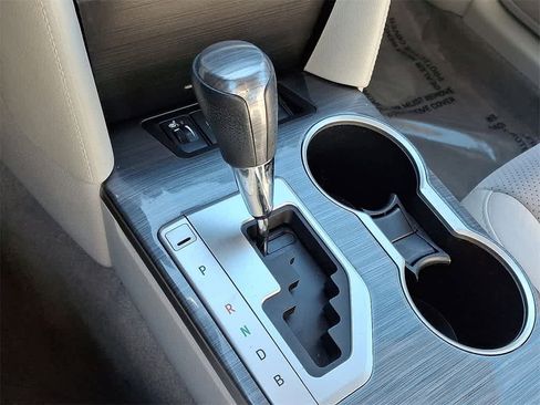 Used 2014 Toyota Camry XLE image 15