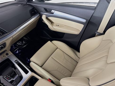 Certified 2025 Audi Q5 2.0T Premium Plus w/ Premium Plus Package image 25