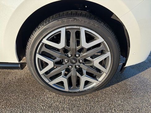 Used 2025 Ford Expedition Max Platinum w/ Platinum Ultimate Package image 12