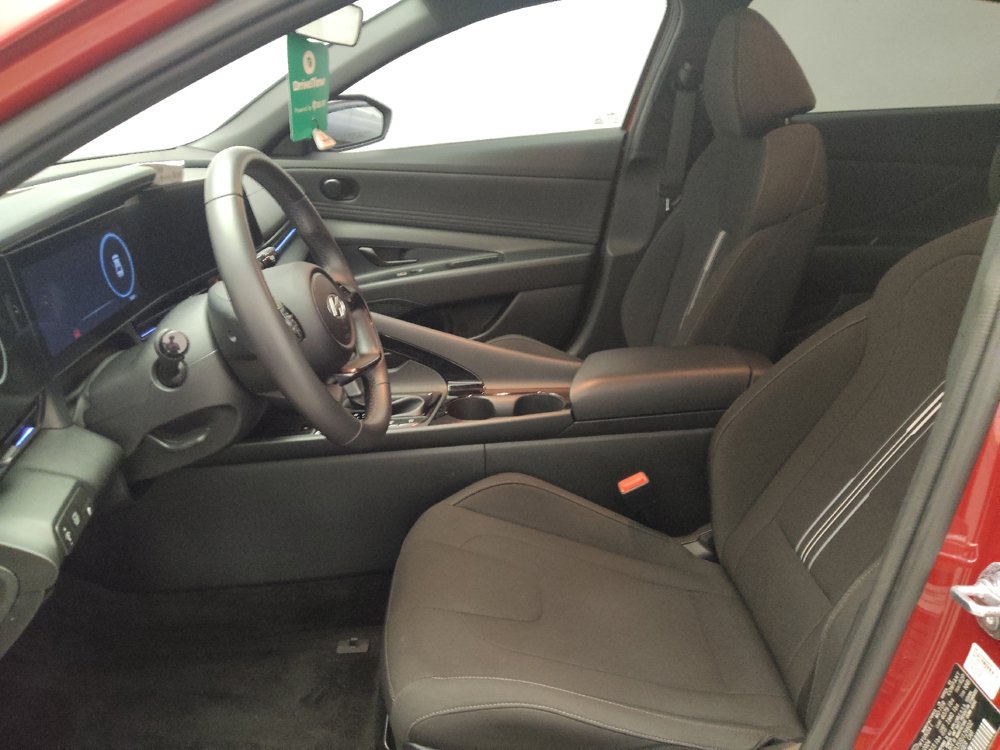 Used 2025 Hyundai Elantra SEL w/ Cargo Package FWD image 17