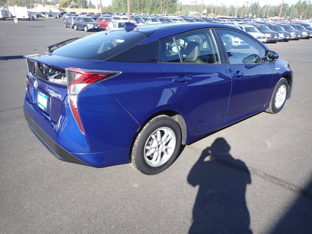 Used 2016 Toyota Prius Four FWD image 5