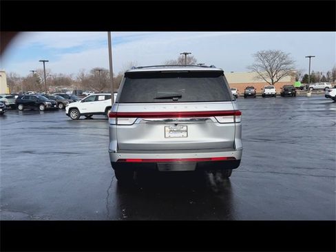 Used 2023 Lincoln Navigator L Reserve image 7