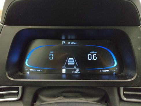 Used 2024 Hyundai Elantra SE FWD image 23