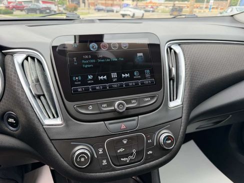 Used 2017 Chevrolet Malibu LT FWD image 22
