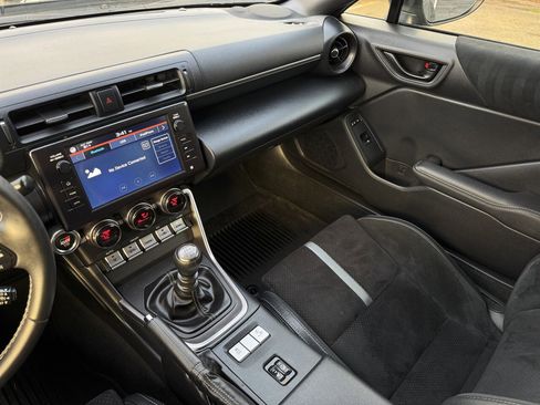 Used 2024 Toyota GR86 Premium image 23