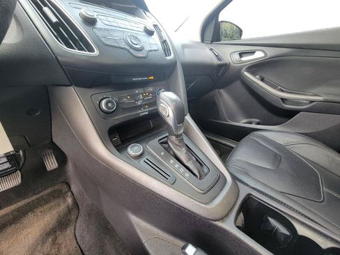 Used 2015 Ford Focus SE w/ Equipment Group 201A FWD image 20