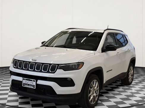 Used 2022 Jeep Compass Latitude w/ Sun and Sound Group image 9