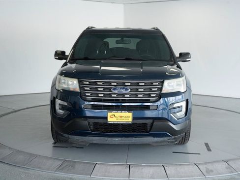 Used 2016 Ford Explorer XLT w/ Equipment Group 201A FWD image 2