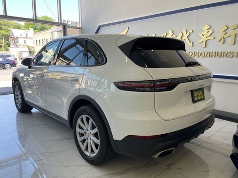 Used 2019 Porsche Cayenne AWD/4WD image 5