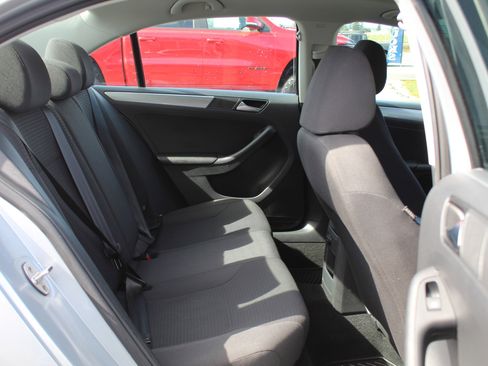 Used 2015 Volkswagen Jetta SE image 17