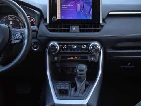 Used 2025 Toyota RAV4 XLE AWD/4WD image 19