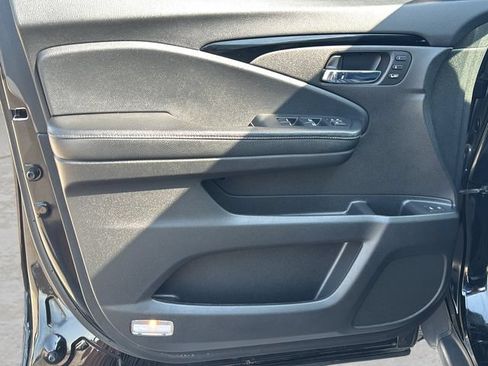 Used 2018 Honda Pilot Elite image 16