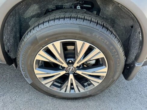 Used 2023 Nissan Rogue SV image 7