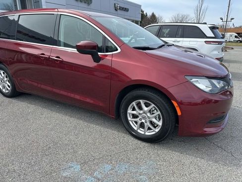 Certified 2023 Chrysler Voyager LX FWD image 10