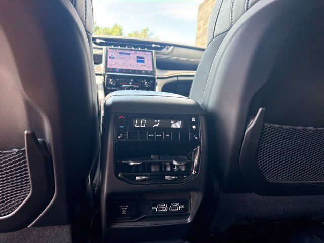 Used 2024 Jeep Grand Cherokee L Limited AWD/4WD image 12