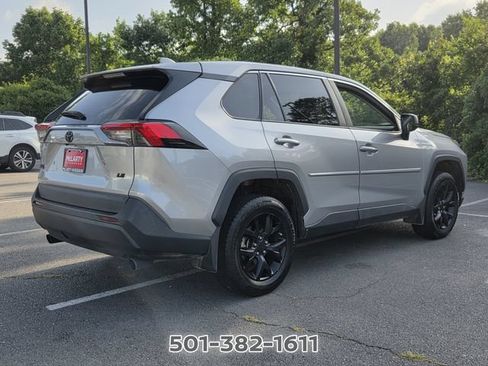 Used 2022 Toyota RAV4 LE FWD image 5