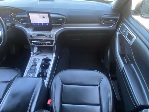 Used 2024 Ford Explorer XLT w/ Equipment Group 202A image 17