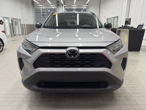 Used 2021 Toyota RAV4 LE image 8