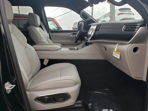 New 2026 Jeep Grand Wagoneer 4WD w/ Premium Group I image 17