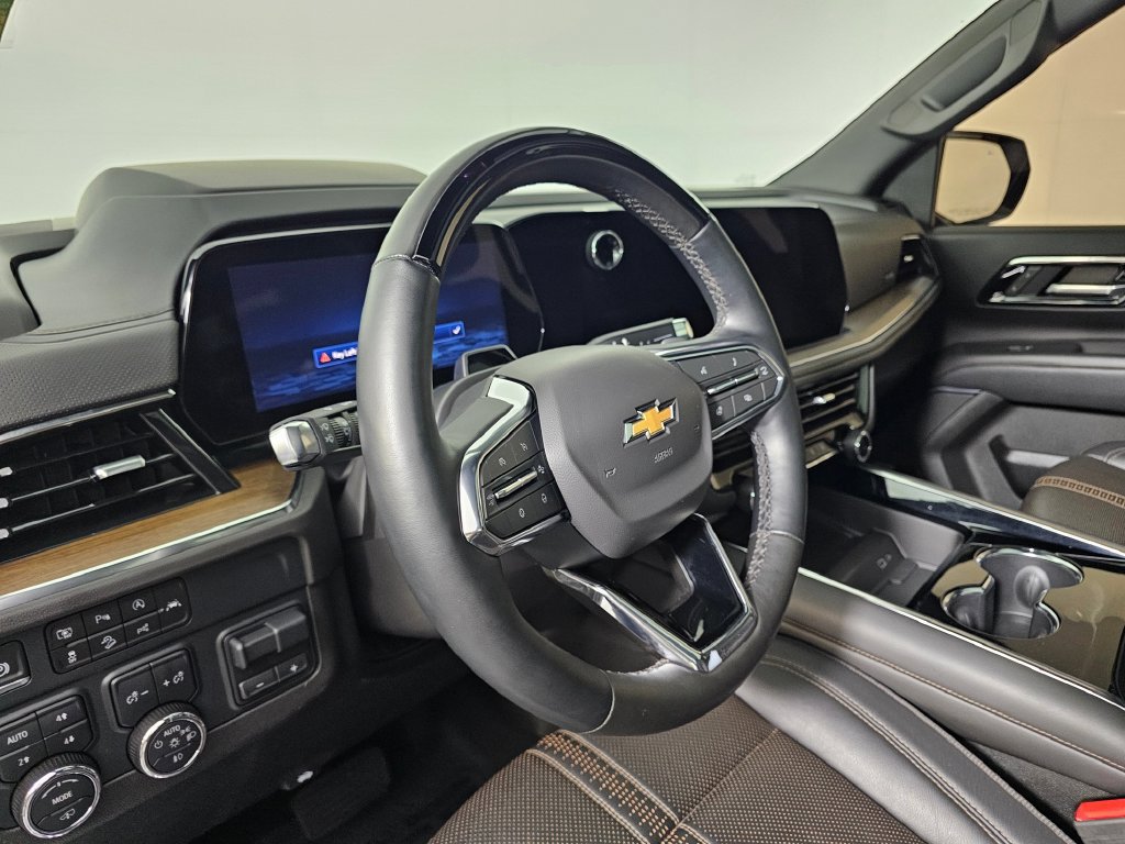Used 2025 Chevrolet Suburban High Country AWD/4WD image 25