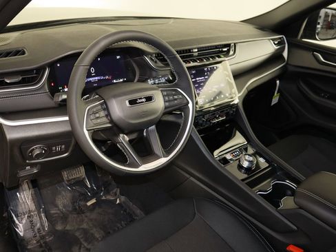 New 2025 Jeep Grand Cherokee Laredo w/ Luxury Tech Group I image 28