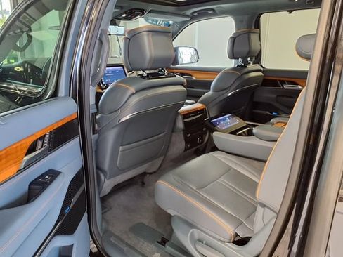 Used 2022 Jeep Grand Wagoneer Series II AWD/4WD image 18