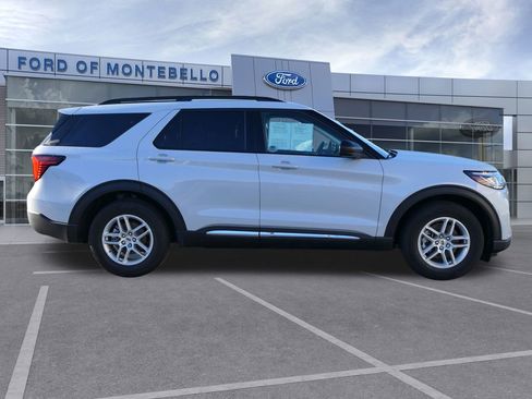 Used 2025 Ford Explorer Active w/ Active Comfort Package image 2