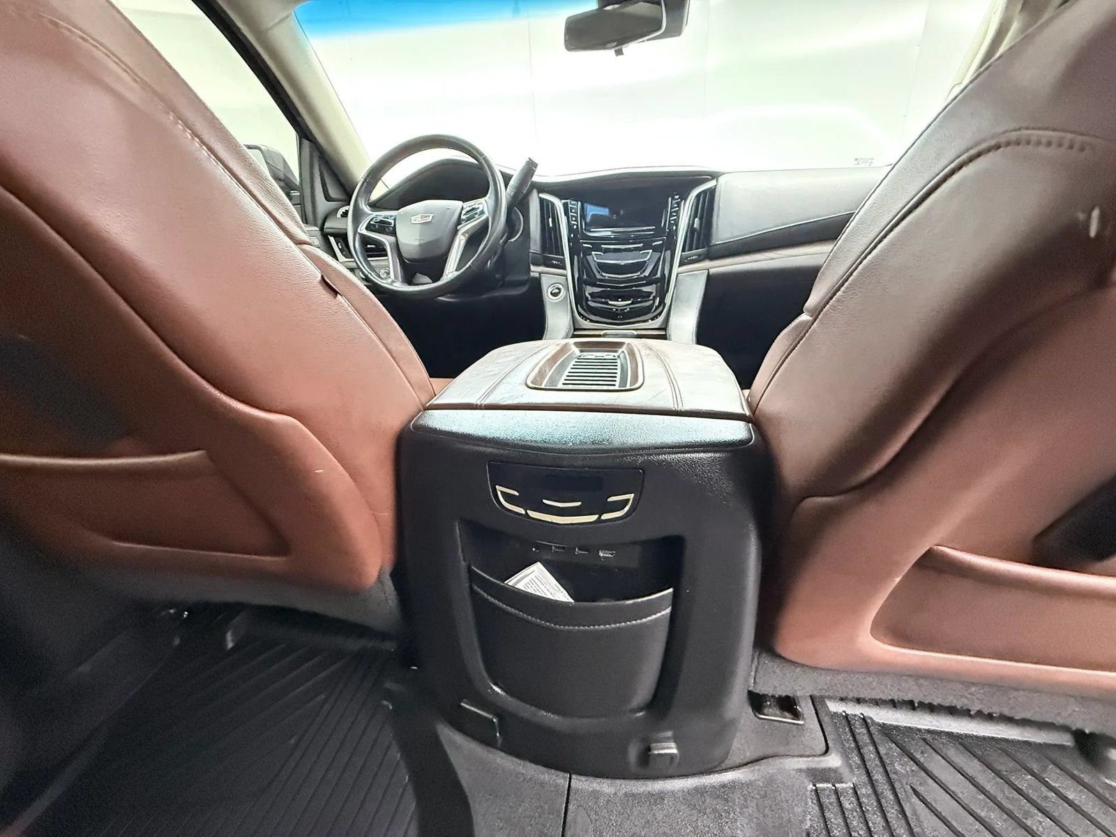 Used 2018 Cadillac Escalade Premium Luxury AWD/4WD image 20