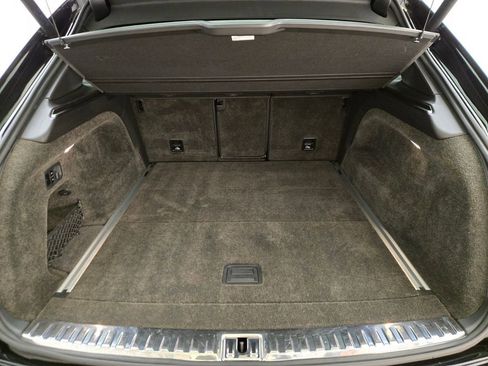 Used 2019 Bentley Bentayga image 26