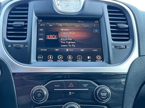 Used 2019 Chrysler 300 Touring w/ Sport Appearance Package RWD image 14