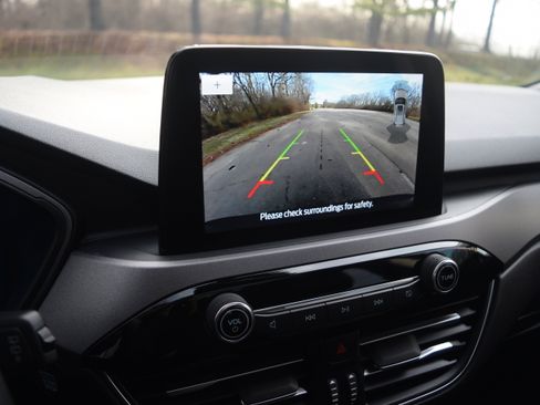 Used 2022 Ford Escape Titanium w/ Class II Trailer Tow Package image 10