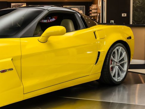Used 2013 Chevrolet Corvette Z06 w/ 2LZ Preferred Equipment Group RWD image 30