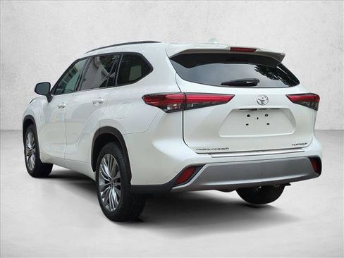 Used 2020 Toyota Highlander Platinum FWD image 8