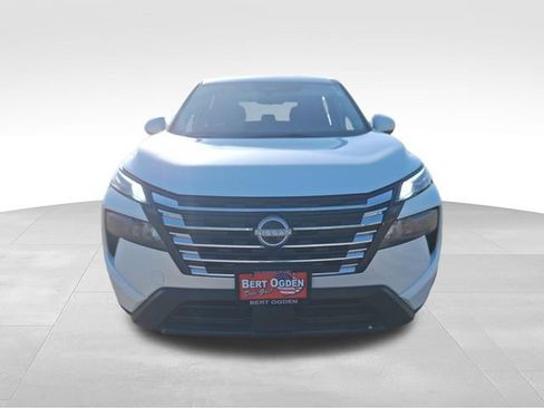 Certified 2024 Nissan Rogue SV FWD image 2