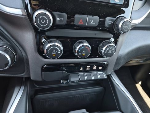 New 2026 RAM 1500 Express AWD/4WD image 23