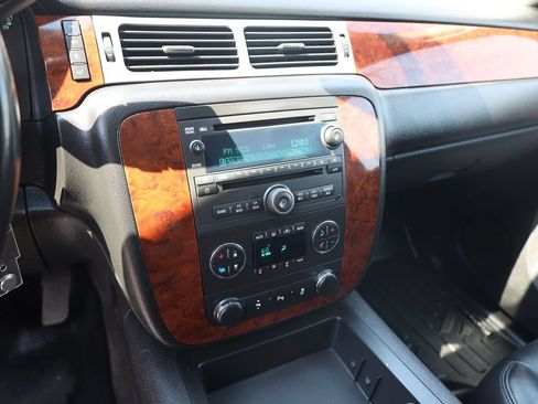 Used 2014 Chevrolet Suburban LT AWD/4WD image 15