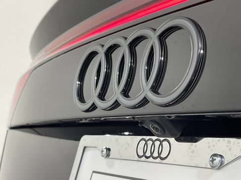 New 2025 Audi Q8 Prestige image 16