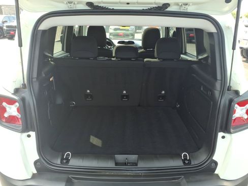 Used 2023 Jeep Renegade Altitude w/ Sun/Sound Group AWD/4WD image 20