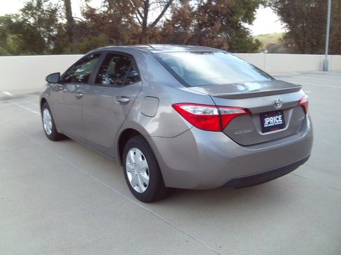 Used 2015 Toyota Corolla LE image 9