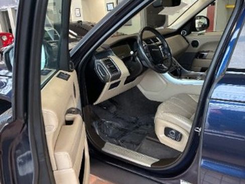 Used 2017 Land Rover Range Rover Sport HSE image 18