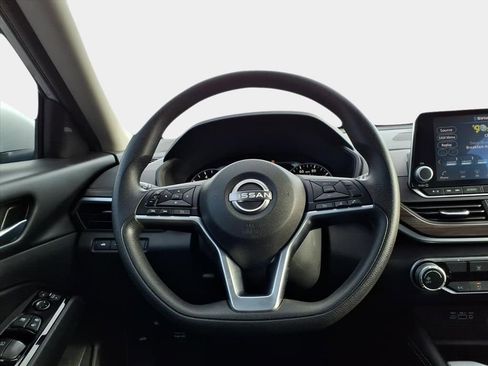 Used 2023 Nissan Altima 2.5 SV image 11