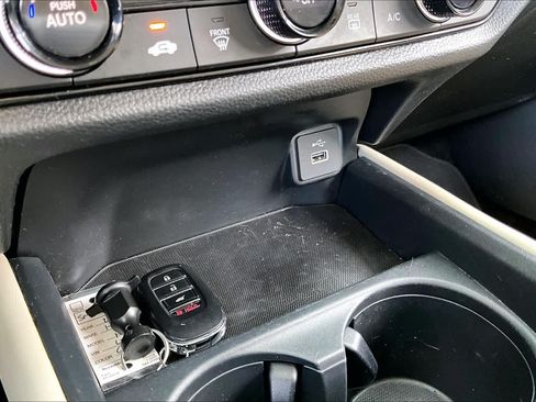Used 2025 Honda HR-V LX image 31