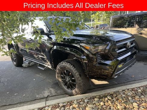 Used 2024 Toyota Tacoma SR5 AWD/4WD image 12